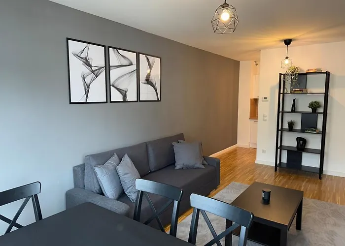 2Br, Danube, Central, U6 & S-Bahn - Axara Housing Brn 33
